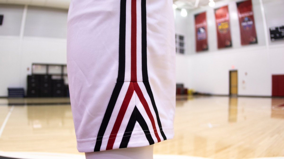 LouisvilleWBB's tweet image. Inspired by a classic. Ready for primetime.
 
Thursday night threads 🔥🔥🔥
 
#GoCards