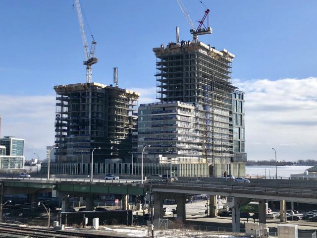 Urban_Toronto's tweet photo. Lighthouse Towers growing quickly at Daniels Waterfront site. https://t.co/mVHDGddD1N #Toronto #development #architecture @danielswtrfront https://t.co/fRFPg6IGXx