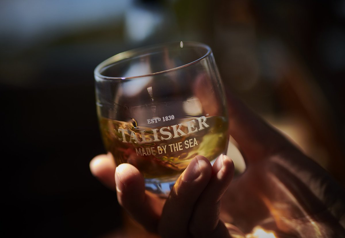 WorldClassSpain's tweet image. Os proponemos un buen @talisker on the rocks para descansar este miércoles. ¿Vosotros, cómo completaríais este plan?
#WorldClassSpain #WorldClassDrinks