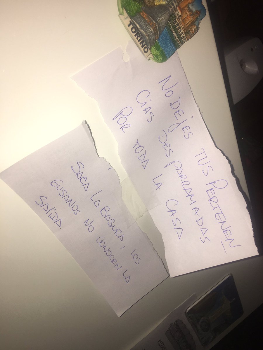 OrneeLoopardo's tweet image. Mamá nos dejó estos carteles por toda la casa, no se porque