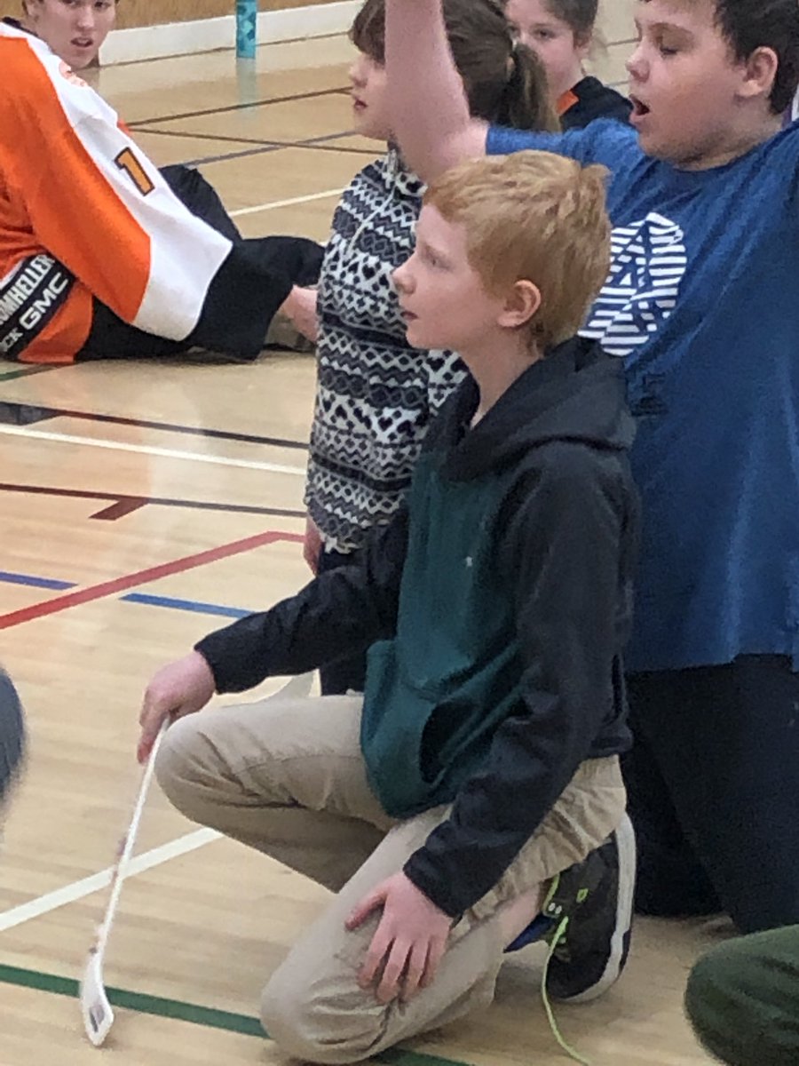 lmeitzen's tweet photo. Knee hockey with the Drumheller Dragons and tobacco awareness is always a fun morning. @deliabulldogs https://t.co/dsrJmTVOI8