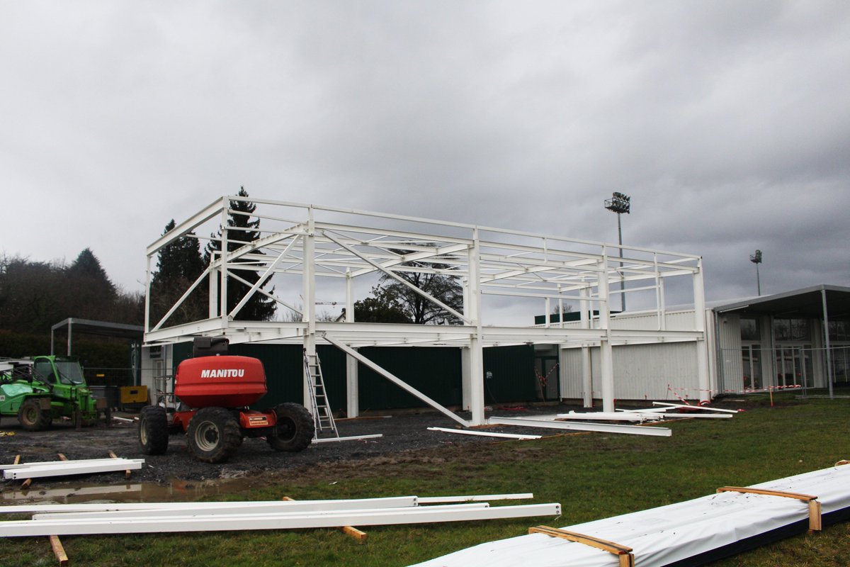 🚧 Les travaux d'extension du Centre <a href="/MacronSports/">Macron</a> d'entraînement s'intensifient cette semaine avec la pose de la structure métallique réalisée par notre partenaire officiel Cancé !

#GreenTeamSection