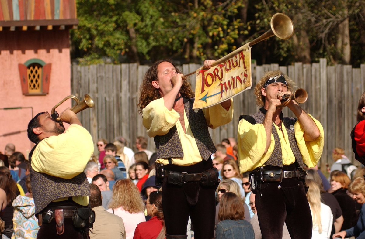 PulseRadioAZ's tweet photo. Huzzah! The Arizona Renaissance Festival is a medieval amusement park, a 14-stage theater, a 30-acre circus, an arts and crafts fair, a jousting tournament and a feast -- all rolled into one non-stop, day-long family adventure. https://t.co/fSQXqKYEdq https://t.co/CFoqW3nBeB