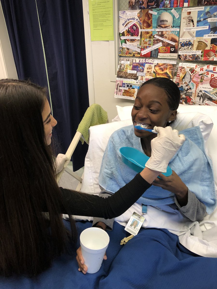 HosaJpt's tweet photo. Fun day in the lab practicing brushing patients teeth. #🦷🦷 #pearlywhites #toothbrushlab #laughing https://t.co/3IQYiNuzKS