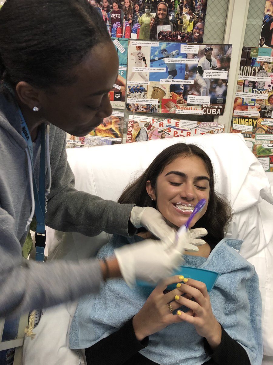 HosaJpt's tweet photo. Fun day in the lab practicing brushing patients teeth. #🦷🦷 #pearlywhites #toothbrushlab https://t.co/FhiYFWv4tw