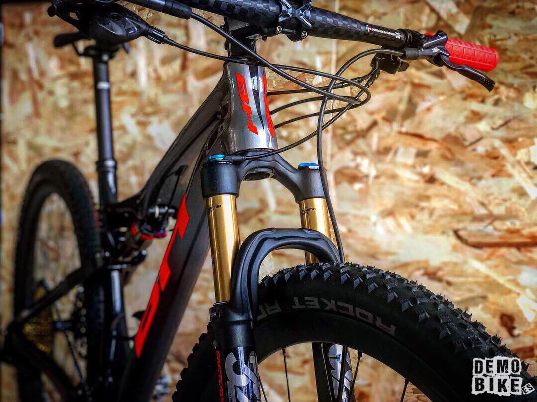 DEMObike's tweet photo. ¿Como la podemos denominar?.
Solo una palabra. #espectacular.
#BHlynxRace.
✅ suspensión SplitPivot
✅ montaje Sram XX1 Eagle 12v.
✅ horquilla y amortiguador Fox Kashima.
✅ ruedas EVO carbon.
✅ protector #CushCore.
✅ Manillar #Leonardi.
✅ sillín #PrólogoDIMENSION
. https://t.co/0DVMqXD9et