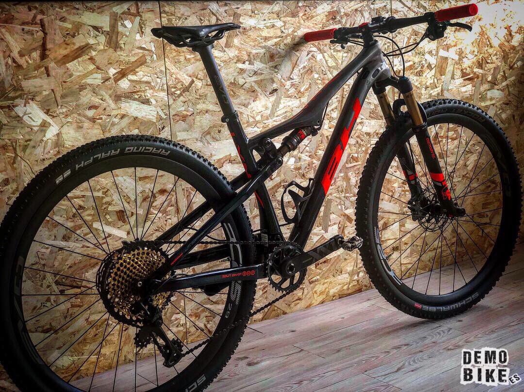 DEMObike's tweet photo. ¿Como la podemos denominar?.
Solo una palabra. #espectacular.
#BHlynxRace.
✅ suspensión SplitPivot
✅ montaje Sram XX1 Eagle 12v.
✅ horquilla y amortiguador Fox Kashima.
✅ ruedas EVO carbon.
✅ protector #CushCore.
✅ Manillar #Leonardi.
✅ sillín #PrólogoDIMENSION
. https://t.co/0DVMqXD9et