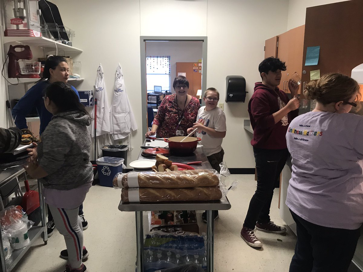SaraRasti14's tweet photo. Pony Express in the works!!! Soup and salad! #KMS_mustangs #kmspinapple @leighmarrott https://t.co/QKcxwU8tLK