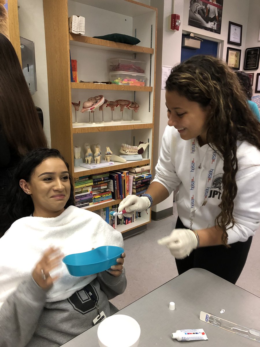 HosaJpt's tweet photo. Fun day in the lab practicing brushing patients teeth! #🦷🦷 #pearlywhites #laughing #toothbrush #cleanteeth https://t.co/QqrgUqH0FQ