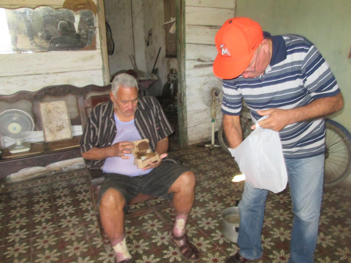 CapitanTondique's tweet photo. #Cuba Fotos del Proyecto Capitán #Tondique durante esta semana en Colón alimentando a desamparados y enfermos mentales. Gracias a Dios y a quienes nos ayudan y apoyan. https://t.co/L2XM5xmBEz