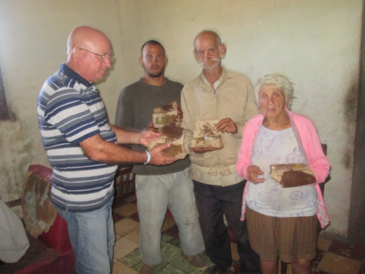 CapitanTondique's tweet photo. #Cuba Fotos del Proyecto Capitán #Tondique durante esta semana en Colón alimentando a desamparados y enfermos mentales. Gracias a Dios y a quienes nos ayudan y apoyan. https://t.co/L2XM5xmBEz