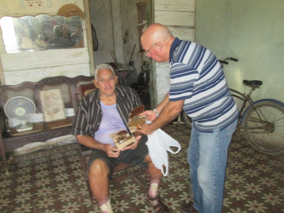 CapitanTondique's tweet photo. #Cuba Fotos del Proyecto Capitán #Tondique durante esta semana en Colón alimentando a desamparados y enfermos mentales. Gracias a Dios y a quienes nos ayudan y apoyan. https://t.co/L2XM5xmBEz