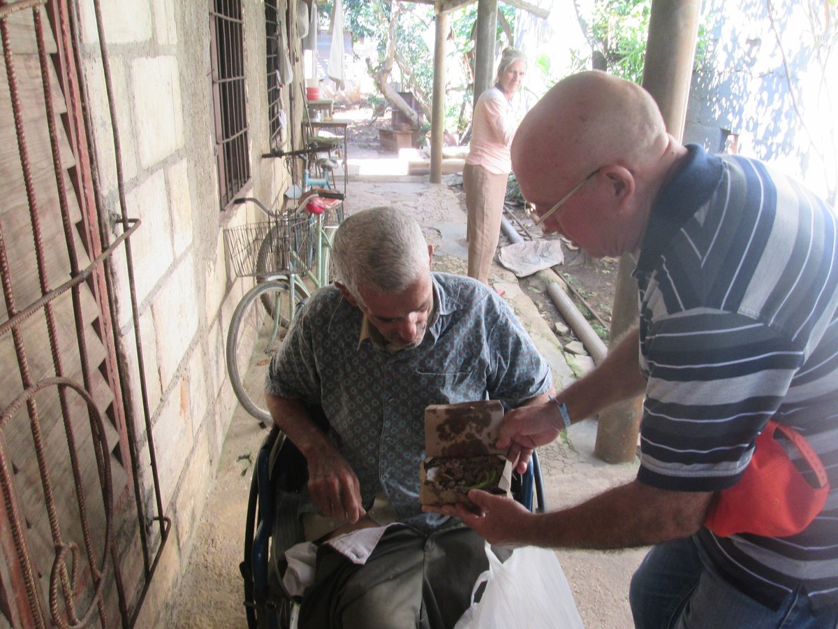 CapitanTondique's tweet photo. #Cuba Fotos del Proyecto Capitán #Tondique durante esta semana en Colón alimentando a desamparados y enfermos mentales. Gracias a Dios y a quienes nos ayudan y apoyan. https://t.co/awC26bAuT4