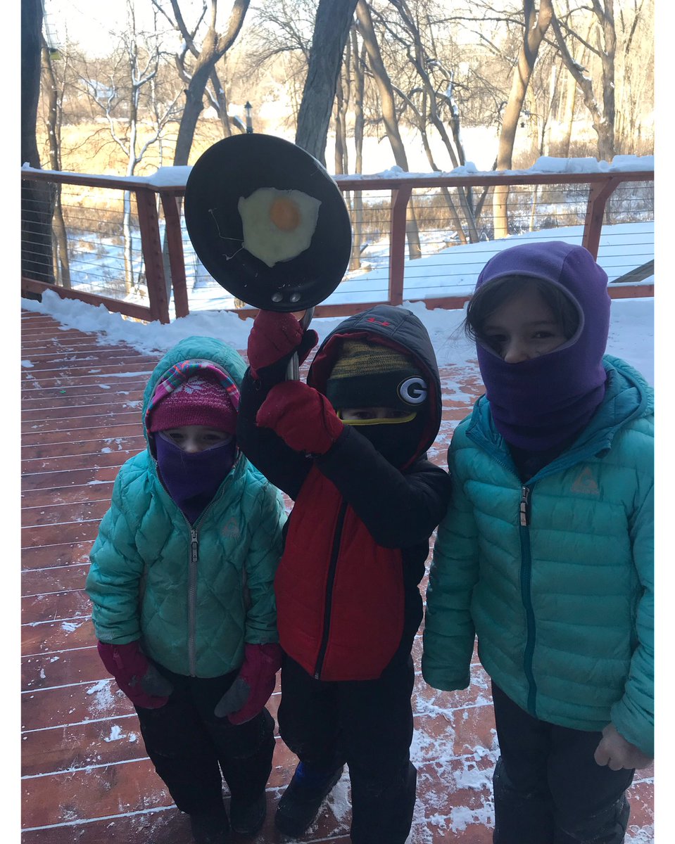 EShaunoMurray's tweet photo. We braved the weather for a few minutes. Once in a lifetime? #kare11 #KARE11weather https://t.co/ZetsQV7LQJ