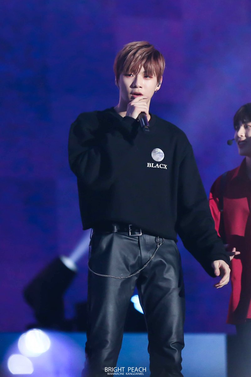 BrightPeach1210's tweet photo. 190125 Wanna One Therefore Concert Day2 #강다니엘 #다니엘 #KangDaniel #Daniel #워너원 #WannaOne 
🔗https://t.co/qQ8ANKN5nI
🔗https://t.co/hHc9d5bRlj
🔗https://t.co/Qm4SPhfW0T https://t.co/S5zPP6ltWq