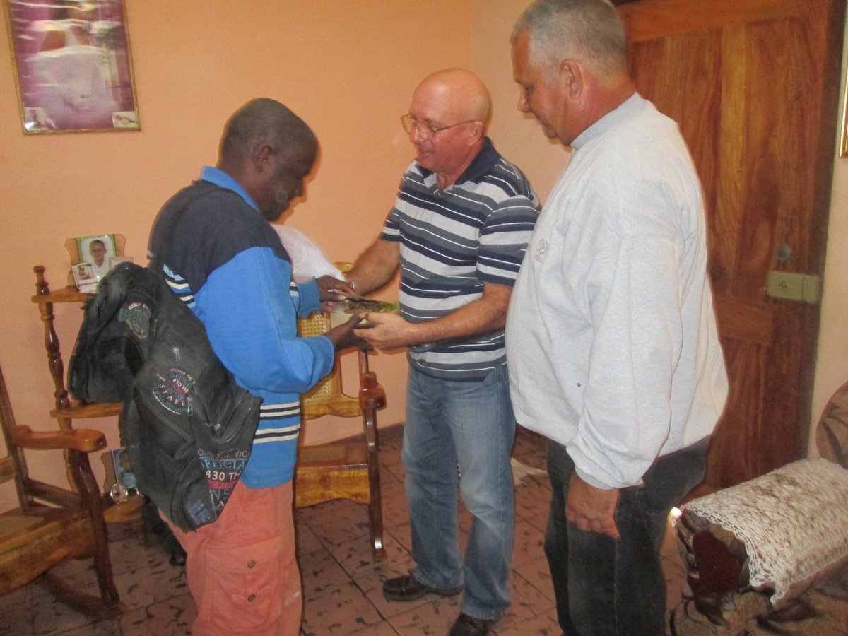 CapitanTondique's tweet photo. #Cuba Fotos del Proyecto Capitán #Tondique durante esta semana en Colón alimentando a desamparados y enfermos mentales. Gracias a Dios y a quienes nos ayudan y apoyan. https://t.co/lxw56nY0e9