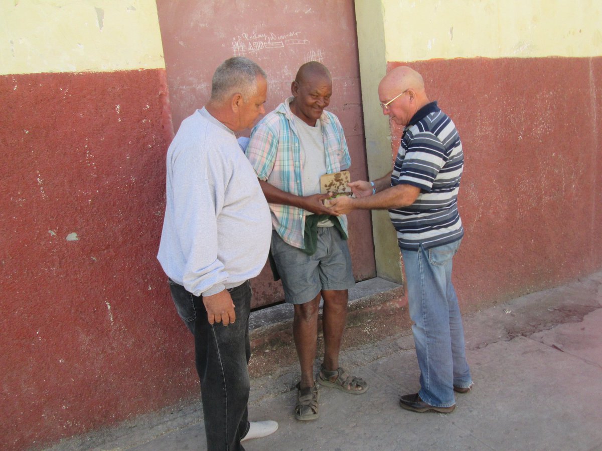 CapitanTondique's tweet photo. #Cuba Fotos del Proyecto Capitán #Tondique durante esta semana en Colón alimentando a desamparados y enfermos mentales. Gracias a Dios y a quienes nos ayudan y apoyan. https://t.co/09lslRdufk