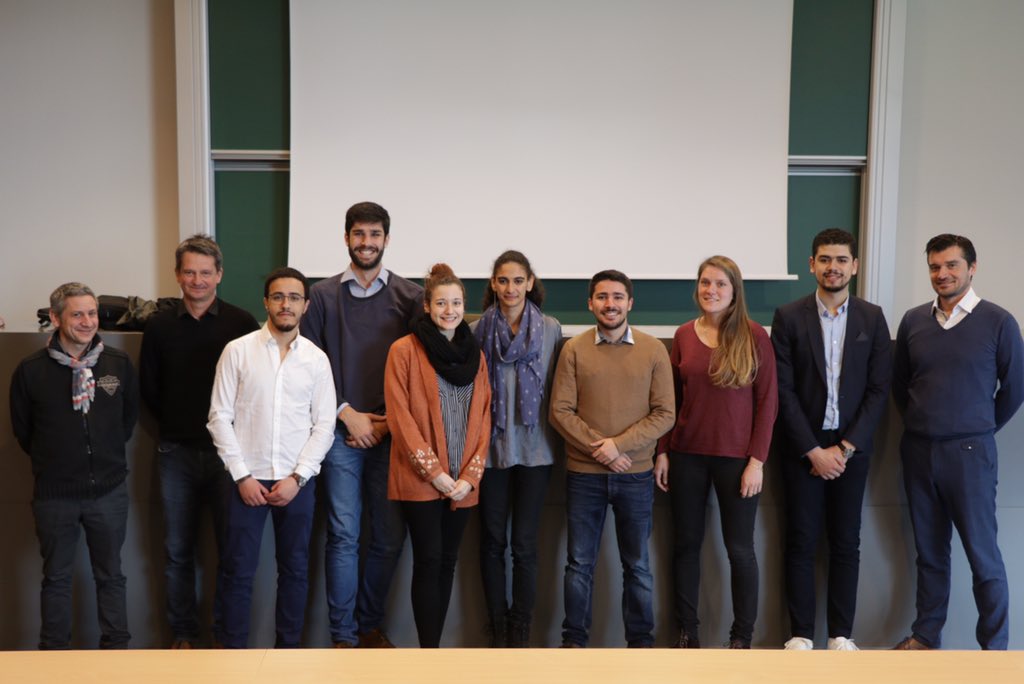 alex6cb's tweet photo. Cet après midi à l’@ENSEIRBMATMECA, tuteur heureux avec les élèves ingénieurs vainqueurs du prix annuel du meilleur projet Telecom parrainé par @Orange_France  @AtosFR @thalesgroup pour les innovations apportées au bot @Askovet_FR @OrangeNvAquit @UNITEC_Bdx https://t.co/yKjuyWIwc2