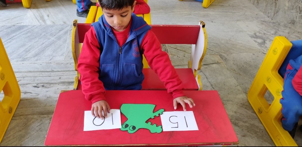 KapurManjari's tweet photo. The little RGS learners are busy learning more and less.#SDG4 #learningbydoing #funlearning #moreandless https://t.co/LVqJlyaQop