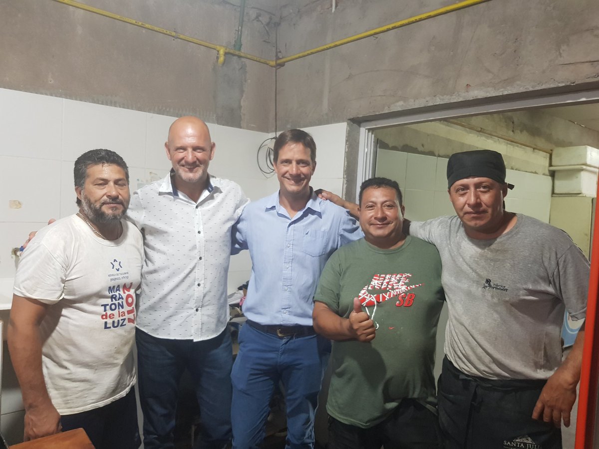 AlvaroApud's tweet photo. Hoy visitamos con @burrocasanova a Julio, Manuel y Juan, vecinos de #SanJosé con un emprendimiento gastronómico en #YerbaBuena, convencidos en que este es el camino correcto, apuestan a que el cambio debe continuar.
#PROYB #CambiemosJuntos #JuntosSomosMas💪💪💪
@mariano_campero https://t.co/HTK8sX7rne