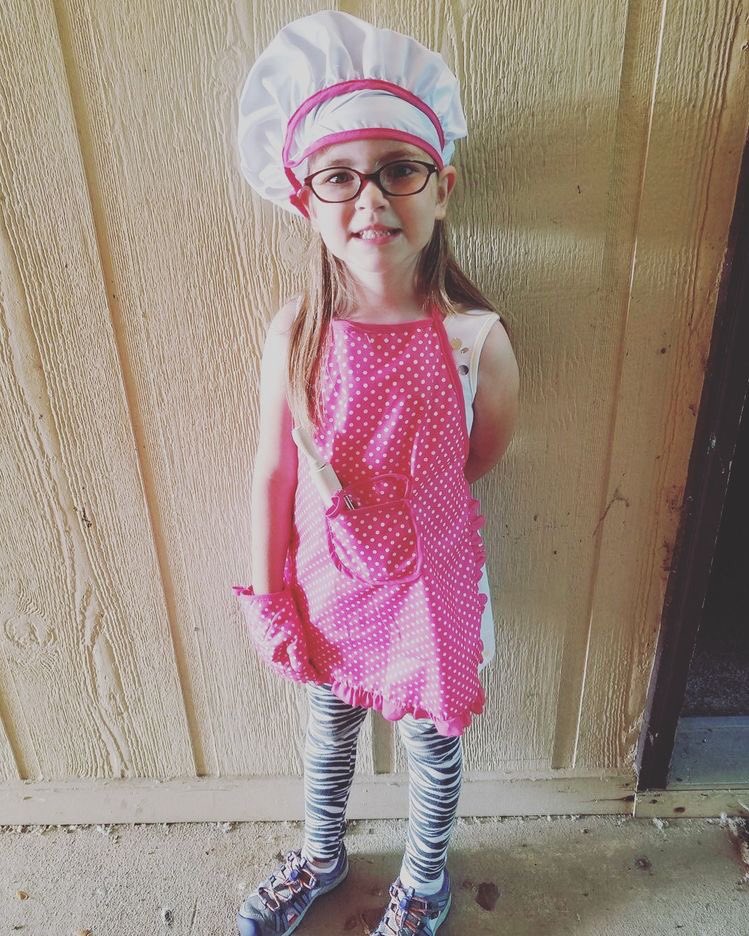 lifeofareviewer's tweet photo. This would make a could Valentine gift idea for any little girl!!! My niece loves hers!! 
.
https://t.co/lar7hRV6cB
.
#kids #chef #kidchef #chefkid #valentines #valentine #valentines_day #giftideas #kidgifts #cheflife #cooking #Influencer #products #giftsforkids #reviewer #apron https://t.co/Z8lVHOOeg7