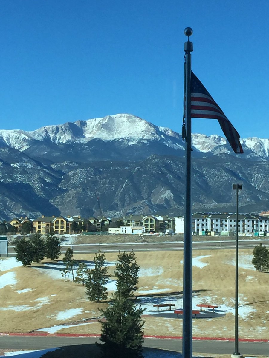 A beautiful photo.... I love the view from the lobby of the 3rd floor in the Colorado Springs VA Clinic... it’s EPIC...& always a bit spooky 👀☠️@Cogitatorium @fairy_budmother @EmeraldZoo @cannaworldsite @Calrtipper @Hippie_of_Love @realmedicineMI @StephaniedeJag3