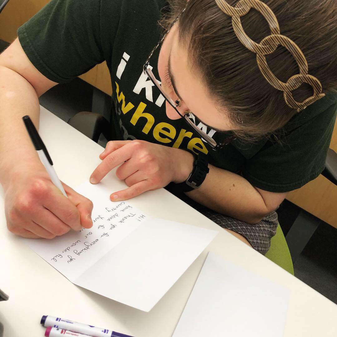 baylorcirclek's tweet photo. We had an awesome time at our meeting on Monday! Thanks to everyone who came out and helped us write cards to veterans! Reply and tell us about your favorite service project 👇🏼👇🏼#service #fellowship #baylorcirclek #txokcki #circlekinternational #choosecki https://t.co/Jf1rGhLRxz