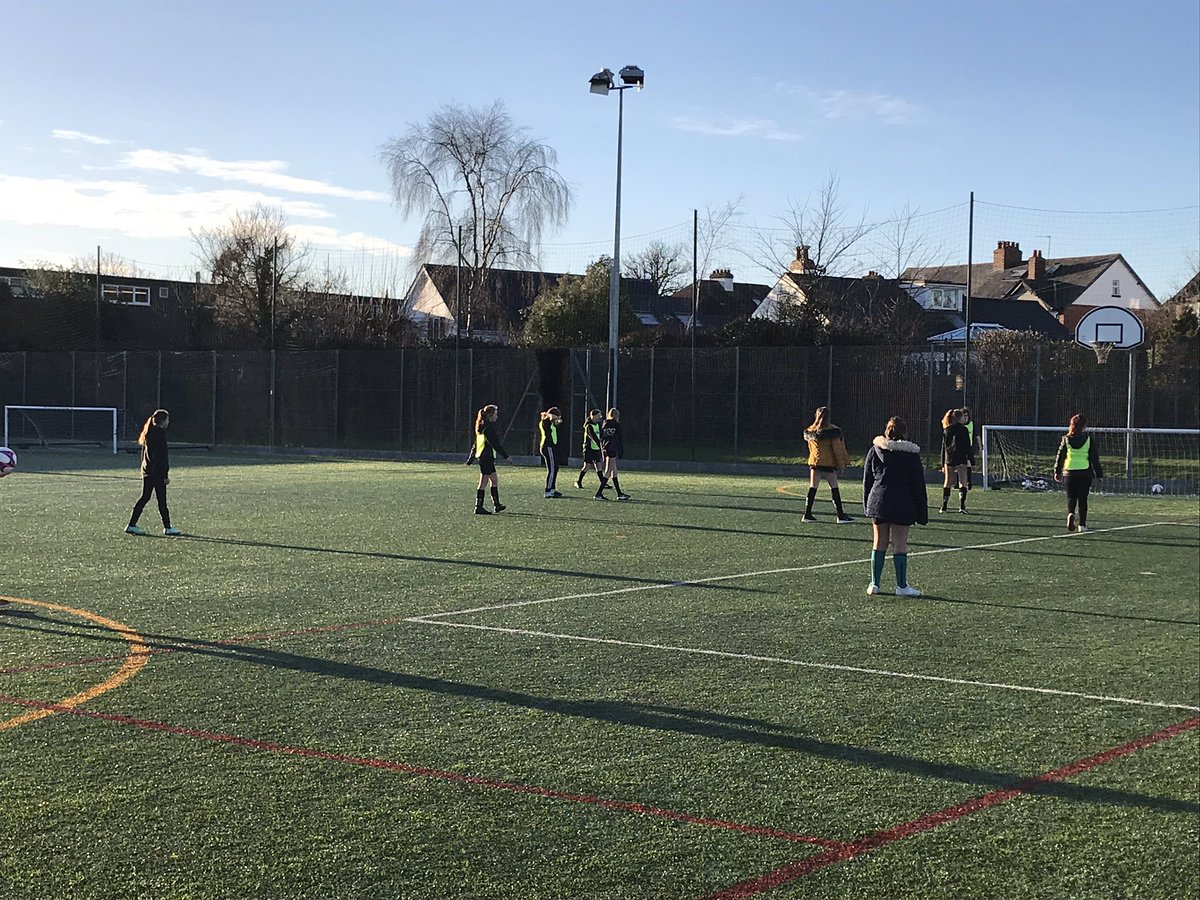 exmouthccsport's tweet photo. Some great after school sport going on tonight #BeActive #eccfam https://t.co/fqbUr7iqTw