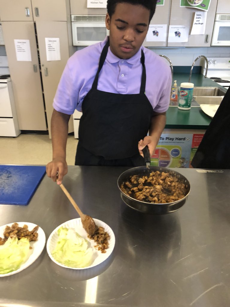 Imallaboutthef1's tweet photo. #AsianChickebLettuceWraps #FoodsII #Adulting101 #SayYestoFCS #echhsfcscte @NCFCSEd #NoWasteLab https://t.co/VTrXh2rwi3