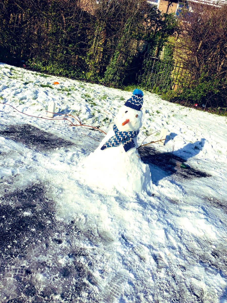 The children &amp; staff at Nursery had a fun morning, playing out in the snow ❄️

They enjoyed making snowballs to throw at the staff and worked as a team to built a snowman ☃️

#Snowsley #Halewood