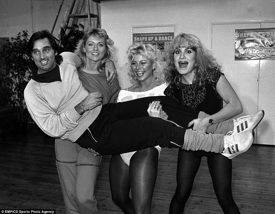 robertmdaws's tweet photo. #GeorgeBest carried by his girlfriend #MaryStavin , #SuzanneDando and #BucksFizz singer #JayAston @georgebesthotel @bestiememories @ManUtd #MUFC https://t.co/XY7JbxfWDw