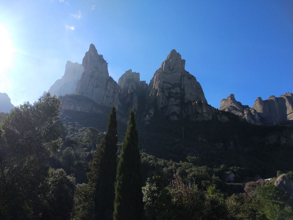 La #CaminadaLlum2019 ja està aquí!! 🙌👏 El proper diumenge 17 de febrer farem la tradicional baixada de la llum 💡 de Montserrat ⛰️ fins l’església del Carme ⛪️#FemCECB #MuntanyaCECB Més informació i insripcions 👉 bit.ly/Caminada-Llum-… Us hi esperem a tots!!
