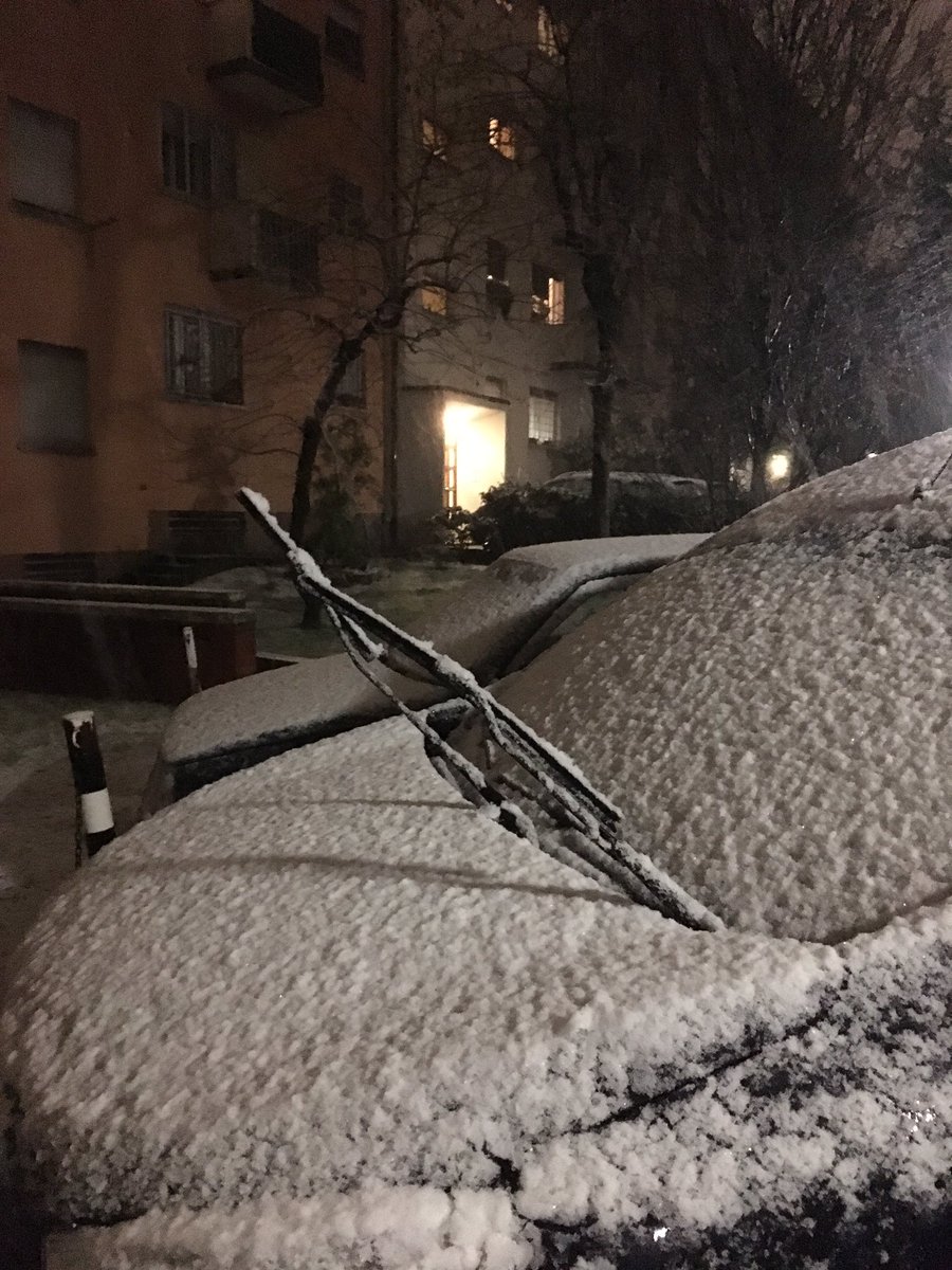 umarells's tweet photo. È #allertaneve
Postate le foto dei vostri tergicristalli alzati
#tergicristallialzati #umarells #umarell #umarel #umarels #boneve #neve #succedesoloabologna #igersbologna https://t.co/9duDLtaSDr
