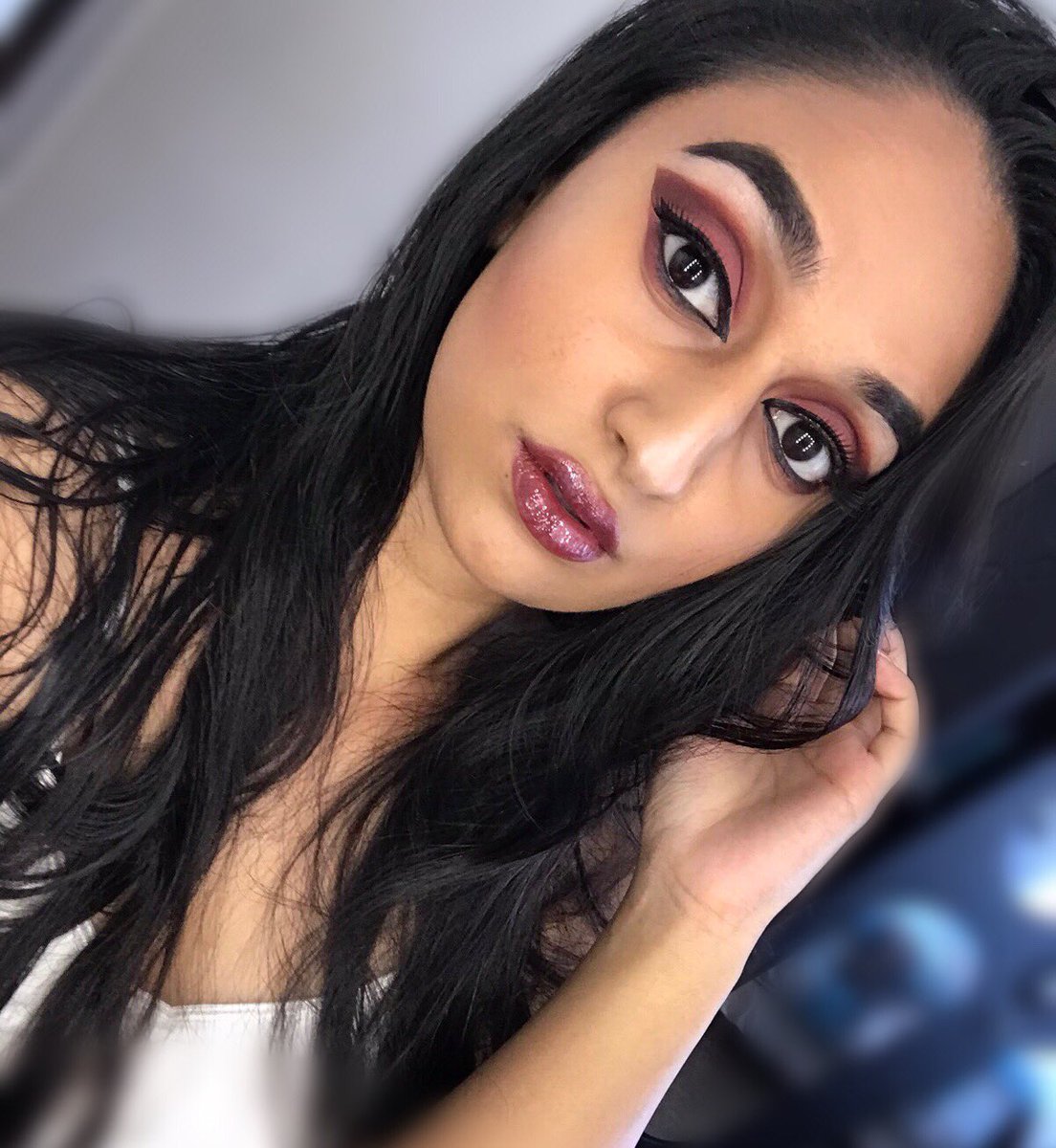 __Azraa__'s tweet photo. It’s me again, just came back to flex my eyelid space 😌. https://t.co/O6d181KN9O