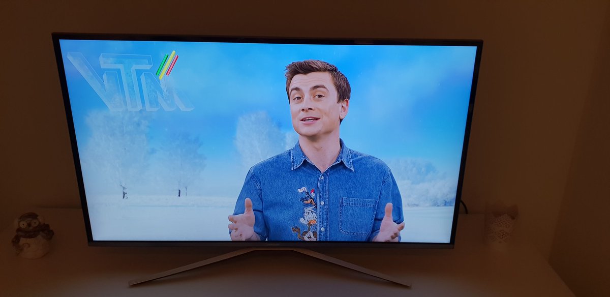 EStrackx90's tweet photo. Wat doet hij het toch weer goed ๐, omroeper kan bij in het lijstje van alles wat deze topper al gedaan heeft ๐ @Destadsbader #topper #zanger #presentator #acteur #omroeper https://t.co/YsXCiHendf