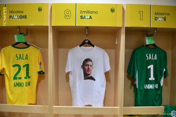 Línea de visión Horror Afirmar Los jugadores del Nantes lucirán el nombre de Sala en su camiseta