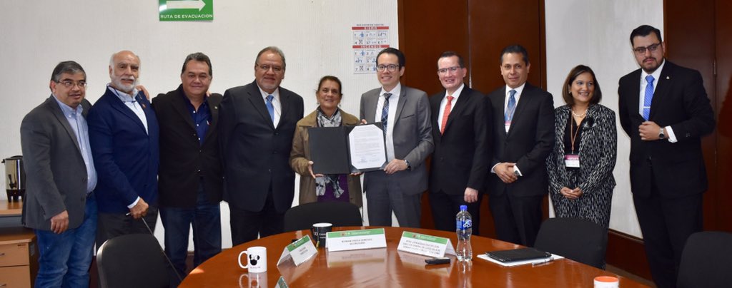 VenegasUrzua's tweet photo. Con el compromiso de profesionalizar la formación en materia de gestión integral de riesgos, firmamos convenio de colaboración  con Mtro. León Aceves Díaz, Dir. de @EAP_CDMX #CiudadInnovadora #CiudadPreparada #SGIRPC https://t.co/XnFAsr6Ifm
