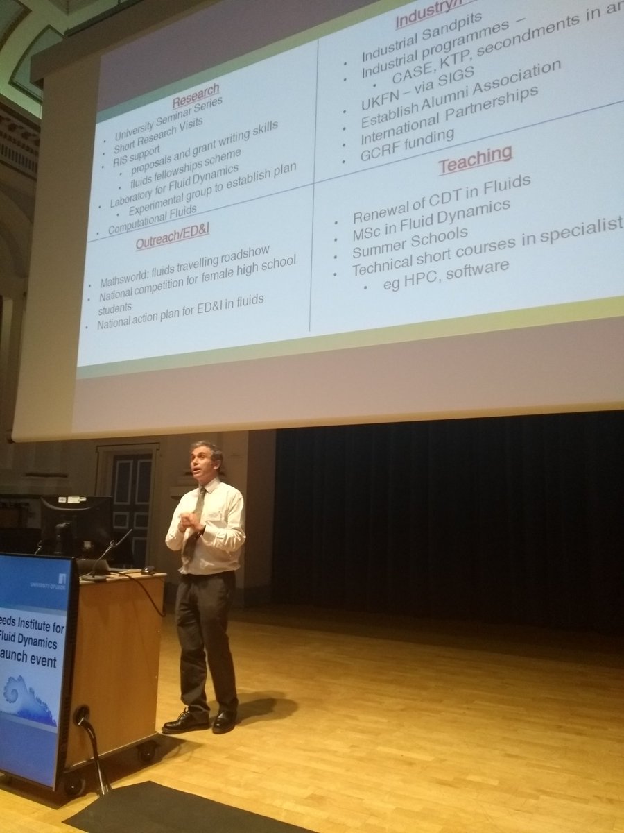 FluidsLeeds's tweet photo. Prof Steve Tobias, Director of the LIFD giving an introduction of the institute and it's goals #fluidsleeds https://t.co/BvhAiDThkm