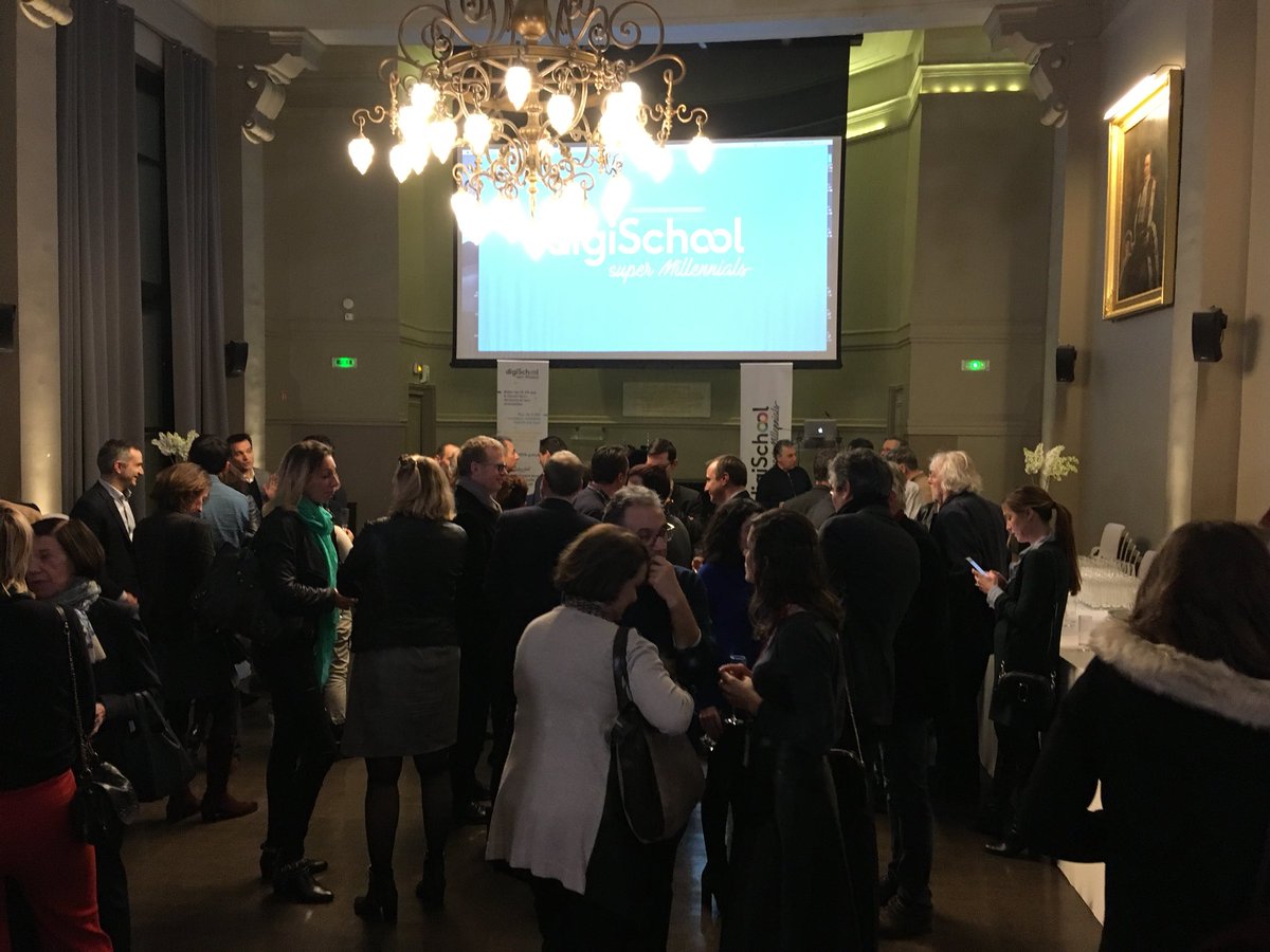 McMissir's tweet photo. Un grand merci à nos partenaires, nos amis et clients fideles de @digiSchool pour leur présence ce soir #digiparty @digiSchool 🥂🙏 https://t.co/XrxOL0P49M