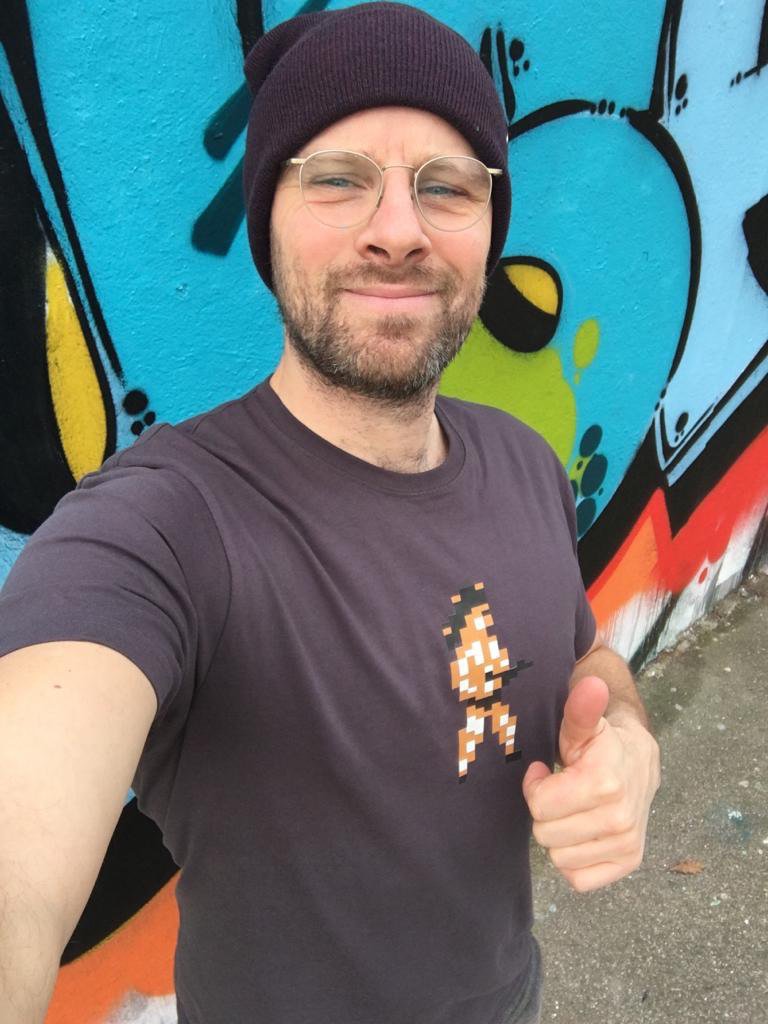 bwbgames's tweet photo. Lookin' sharp! Another C64 fan wearing the T-shirt of our game Hawkeye. Thanks for sharing @thijsgilbert Get yours today on: 
https://t.co/SBIHRRZnaX
#boyswithoutbrains #games  #hawkeye #commodore64 #90sgames #cosplay #gameswear #retrogaming #retrowear #oldskoolgaming #tshirt https://t.co/7gHEUzL7vz