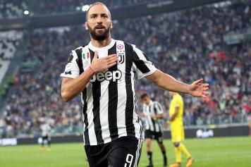 NetherworldFC's tweet image. We're almost embarrassed about this. But we thought @HKane might like some help when he returns. So we signed @G_Higuain for you! #NetherworldFC #CraftDraft