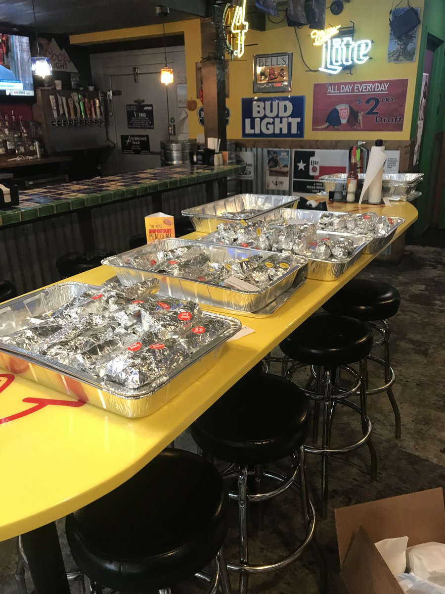 DISDEdFound's tweet photo. Showing our appreciation for our teachers with "Tacos for Teachers". Thank you @fuzzystacoshop for the yummy tacos. #DecaturStaffPartners https://t.co/my69BZzEzm