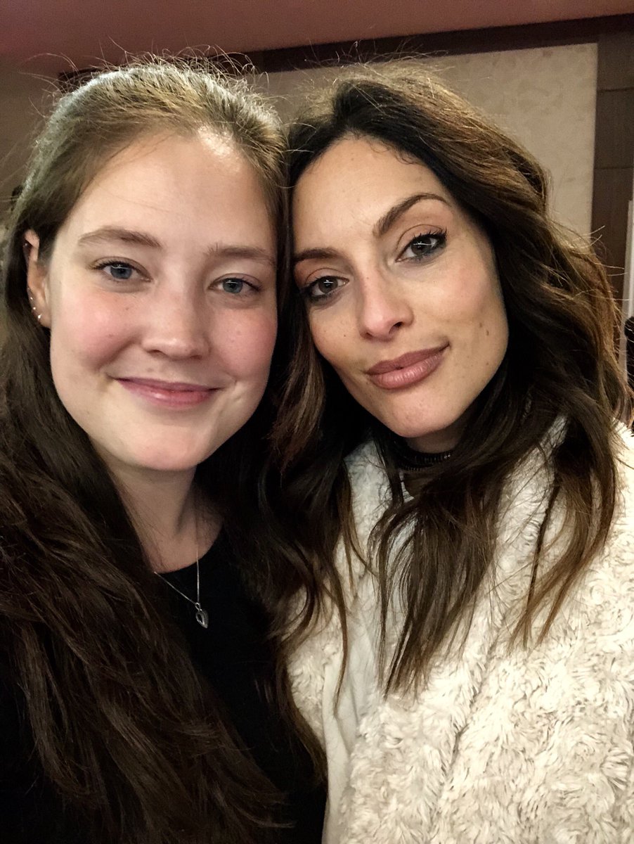 SmileMone's tweet image. The first thing Erica said to me when she saw me walk/skip up to her autograph table was, “Oh my God, you are amazing!” But really, she was the one who was amazing and I was the one who was a bit overexcited 🙈 #unitydays2019 #memories