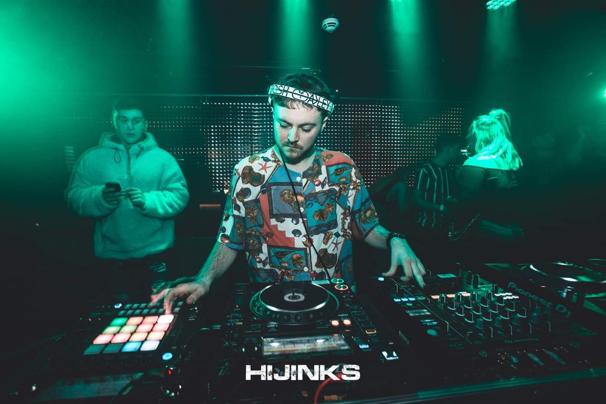Some great shots of <a href="/joshcoakleyDJ/">𝕵𝖔𝖘𝖍 𝕮𝖔𝖆𝖐𝖑𝖊𝖞</a> at the SOLD OUT <a href="/tramlinedublin/">TRAMLINE</a> recently. #techhouse #techno #dj #producer #rave #dublin #ireland