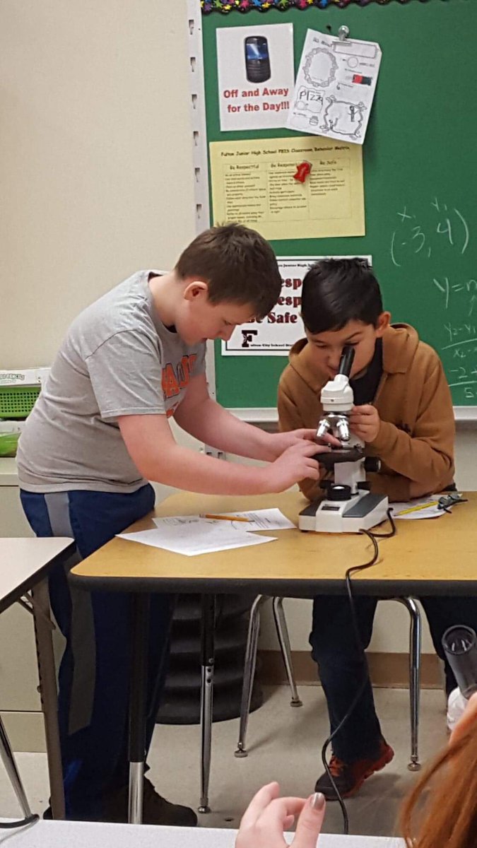 MrsMelAnnThomas's tweet photo. Microscopic investigations of Room 105! #fultonraiders https://t.co/6tDHozh8nw