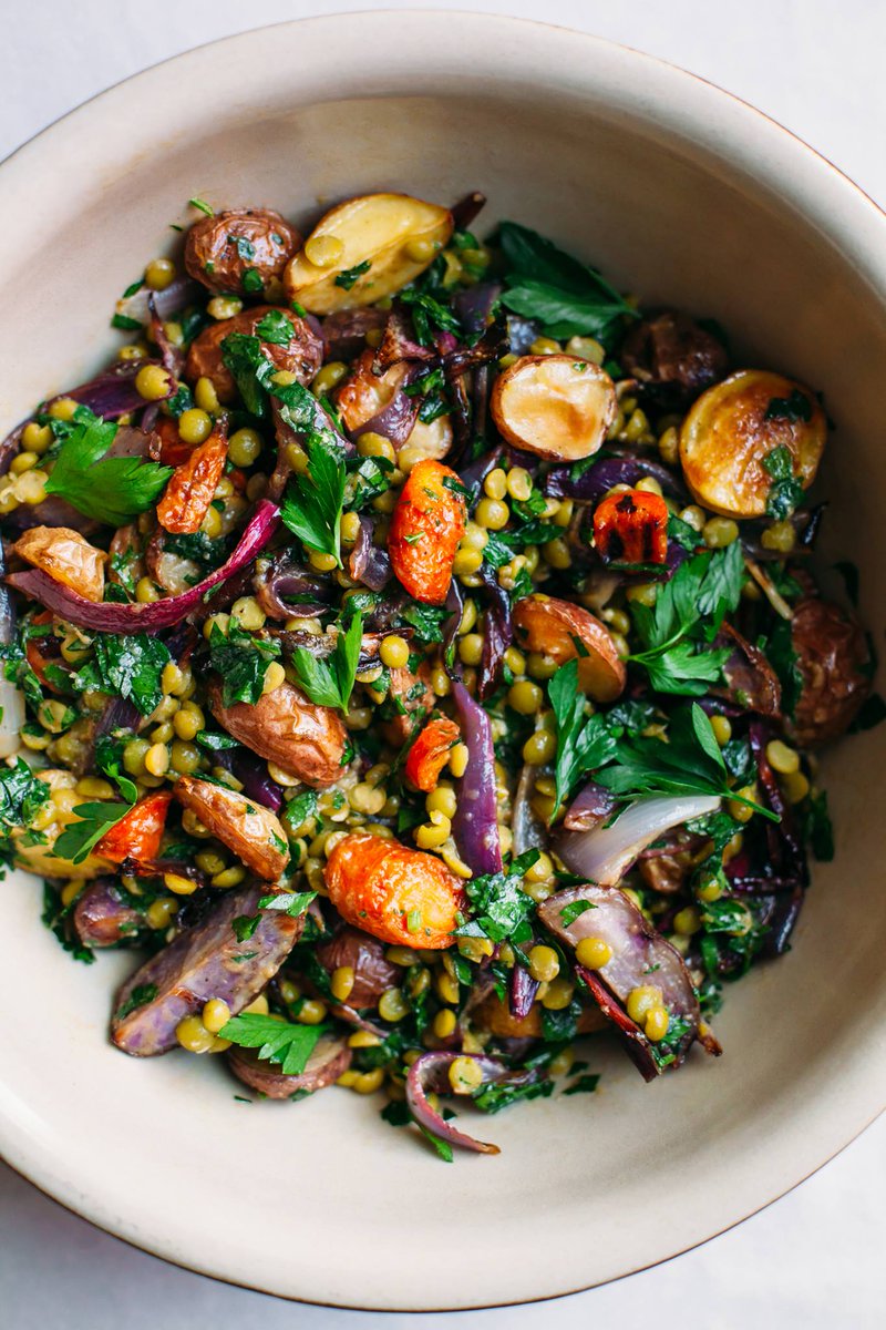 This Roasted Potato and Split Pea Salad is full of protein and hearty root veggies like potatoes and carrots. It's perfect for a cold winter's day. <a href="/GolubkaKitchen/">Golubka Kitchen</a> bit.ly/2HviwLP
