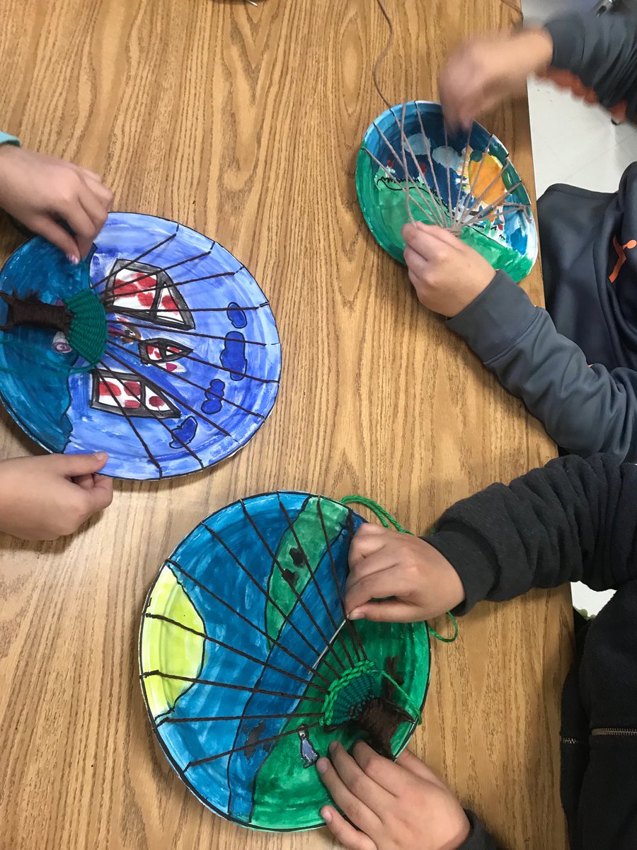 Fourth graders are awesome weavers ❤️🎨⁦<a href="/daviscfb/">Dale B. Davis Elementary</a>⁩