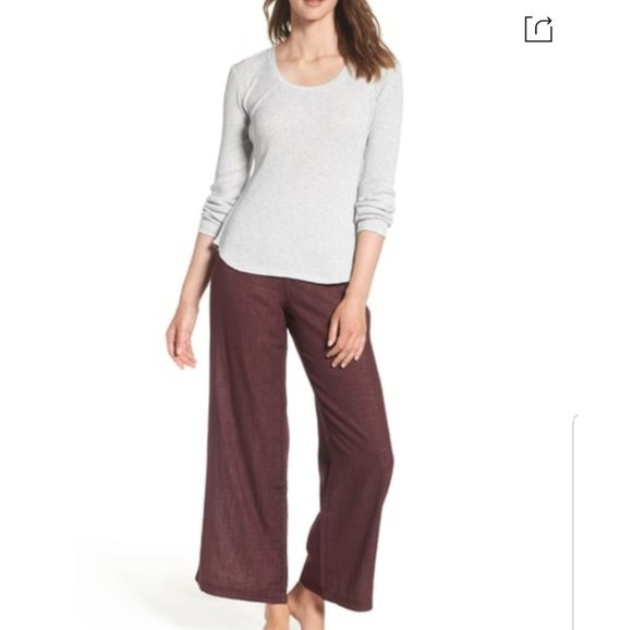 sweetsgals's tweet photo. So good I had to share! Check out all the items I'm loving on @Poshmarkapp #poshmark #fashion #style #shopmycloset #ugg #reebok #mukluks: https://t.co/3dGwnvazcJ https://t.co/RNCw0Zs5dL
