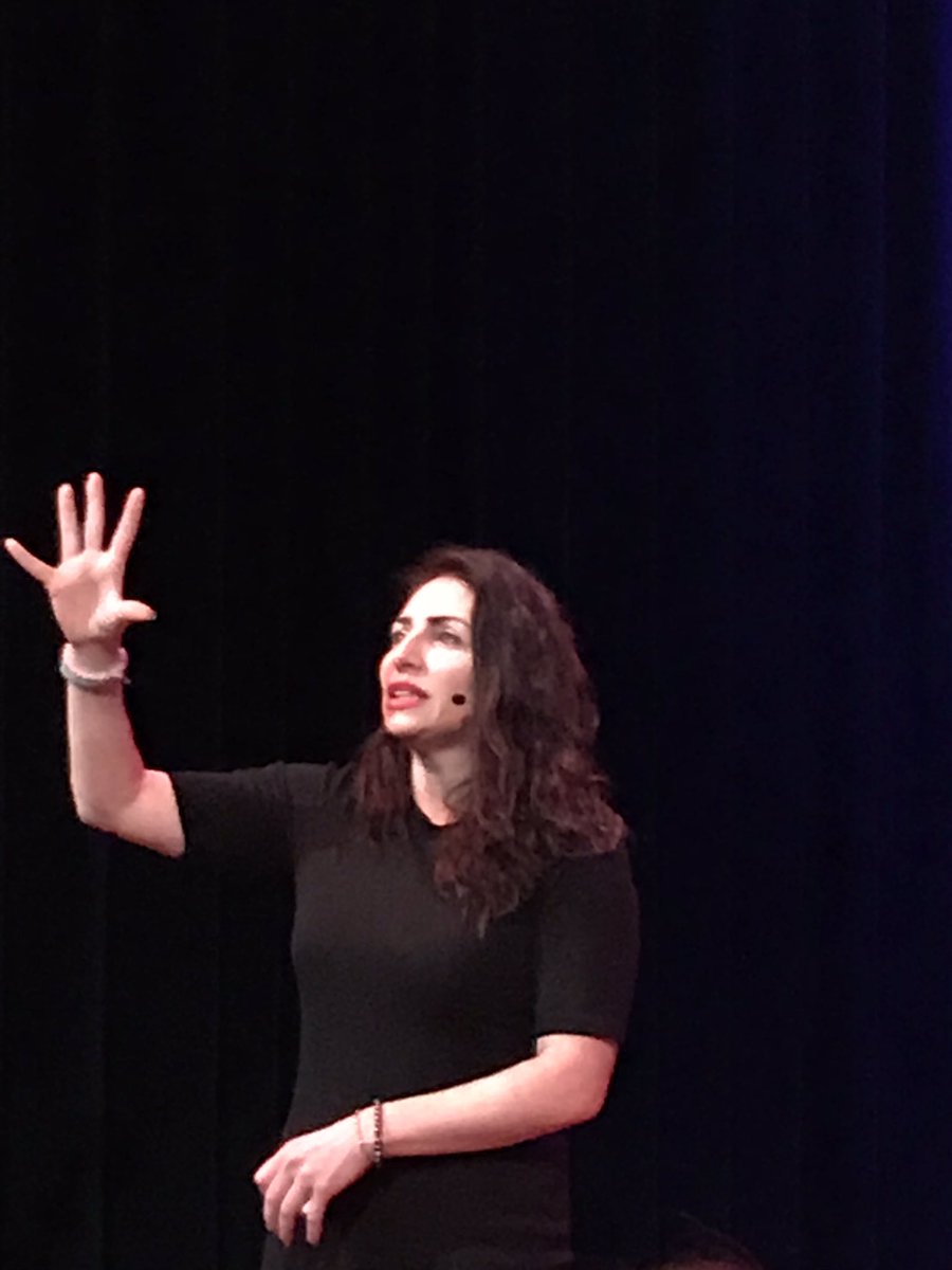 YoeriAlbrecht's tweet image. Wonderful performance by award winning actres @NazmiyeOral at the 24th #FreedomLecture @DeBalie by @MaryamNamazie. Sustained by @sdm_online @vfondsvrede @humanverbond.