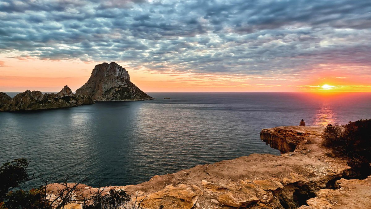 We love this #travel article - #Ibiza springs into life! 
The White Island is displayed in a different light when you avoid the crowds and searing heat of its legendary midsummer madness: ow.ly/IZ9t30nvybs